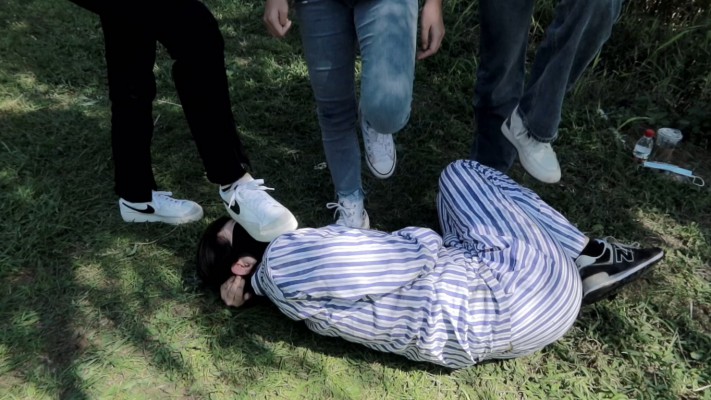 【超级女M】三女神苞米地处刑女奴