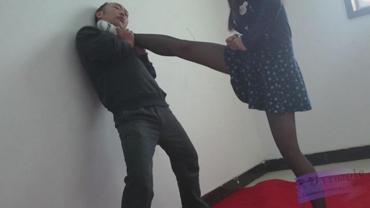 决死阵中的情侣决斗—黑丝脚夹脖子扭断吐血