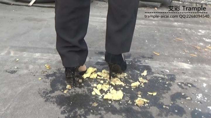 踩姐职业装高跟物体粉碎2