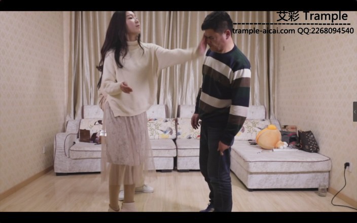 南一初九暴力踢踹