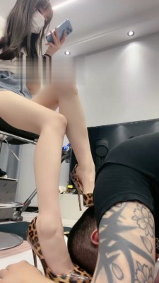 【樱桃大大】模特高跟碾压踩废物狗 bf18100