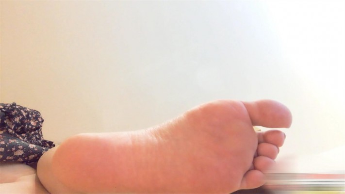 【婧児小主】婧児妈妈 GTS POV 高跟裸足羞辱玩弄贱儿子，裸足踩死在脚下YC-220506-4