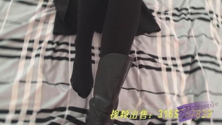 【绝对典藏】双人互闻长靴内的秘密，脚尖的到底是什么？