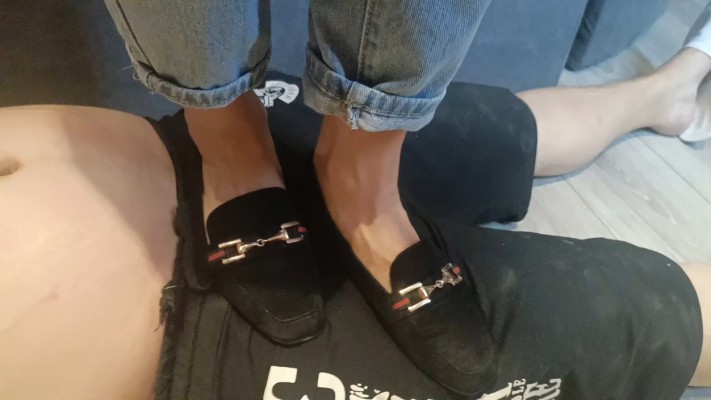 宿管阿姨和闺蜜狠踩贱狗全身踩破皮 YC-220502-8