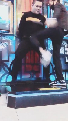 【雪琪琪】双S-KTV女服务员蹂躏客人【双视角版】 bf21434