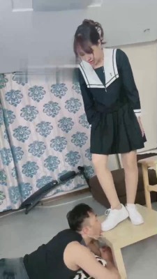 【小祖宗】小白鞋裸足气味羞辱 bf17450