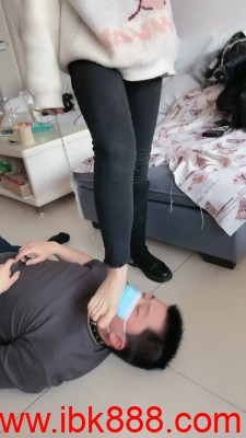 【妮妮】新来的狗跪下犯贱 bf23557