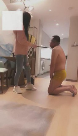 【VIVI】遛狗耳光皮鞭专场