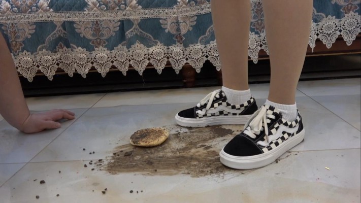 冷柔脏鞋底羞辱+暴力宣泄发泄调教 TTTIO-211124