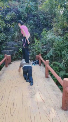 【高难度挑战美学】运动女神小白鞋虐打狗 bf20040_HD绳艺资源