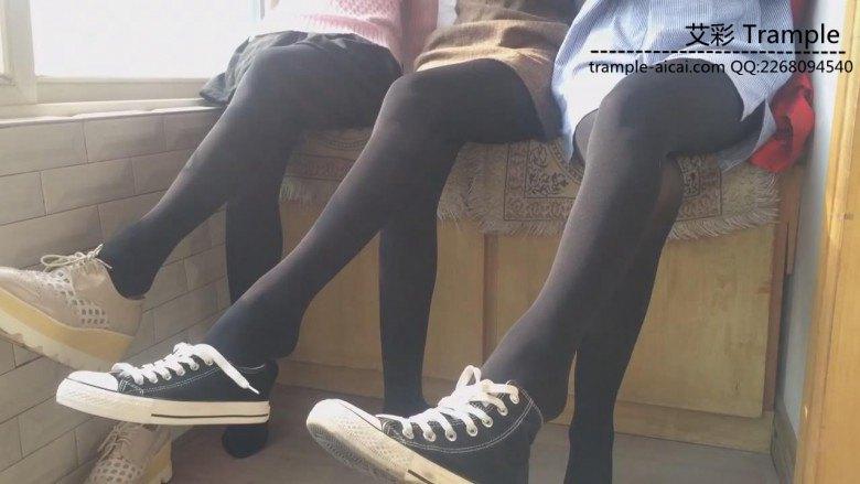 【精品典藏】三个妹子的下午茶系列，重点看袜底！！