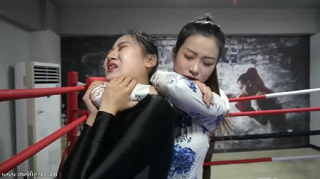 四个泳衣丝袜女生的争斗