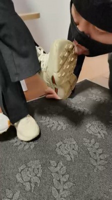 【文文文】舔素人小姐姐的脏鞋 bf22134