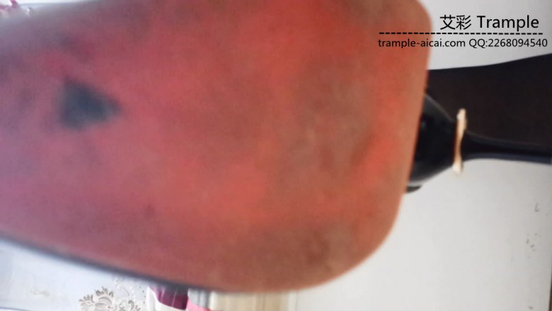 超模园女王经典第一视角羞辱脚奴