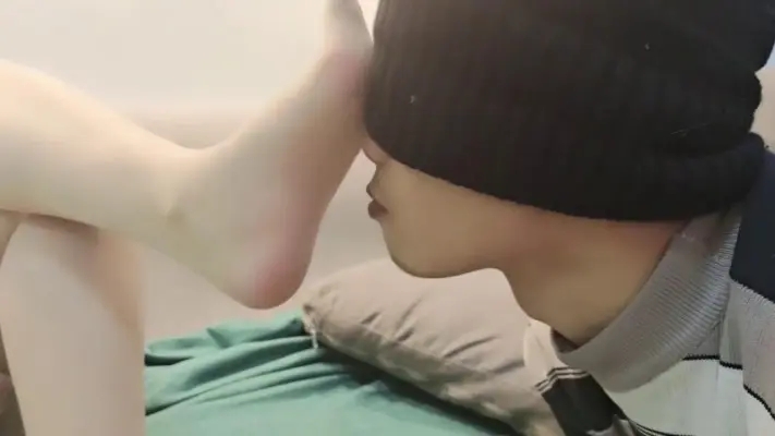 【00后蕬小乃】阿篱的肉丝足踩踏深喉