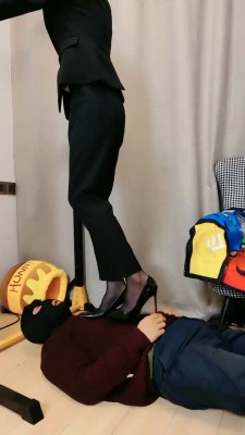 【暴力美学】残暴女总裁对付员工 bf22725