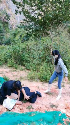 【暴力美学】猥琐路人被姐妹花调【双视角版】 bf19754