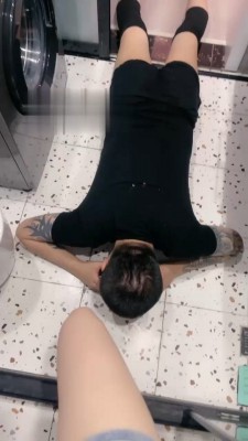 【樱桃大大】模特高跟碾压踩废物狗 bf18100