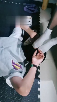 【杰哥】素人帆布鞋白袜辱狗 bf19280