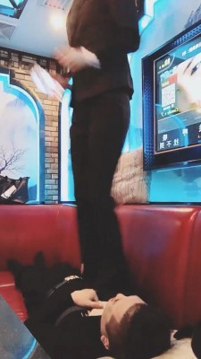 【雪琪琪】双S-KTV女服务员蹂躏客人【双视角版】 bf21434