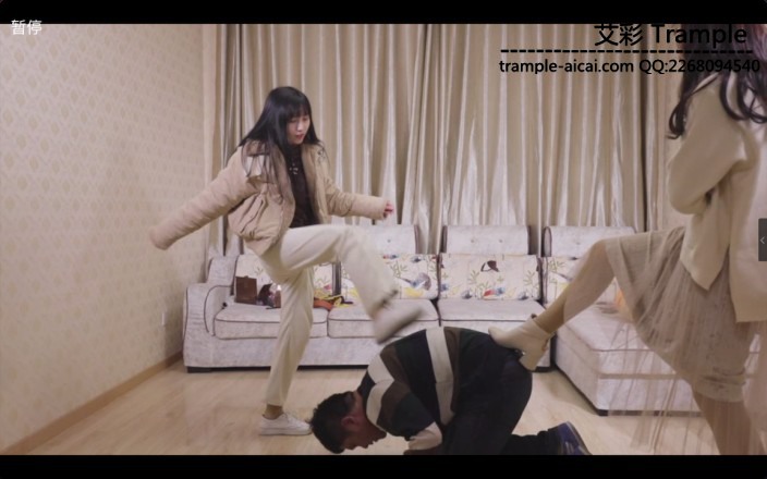 南一初九暴力踢踹