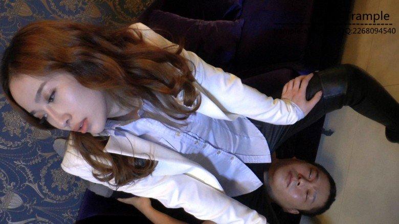 【冰时代】芮萁女王穿大皮靴坐喉咙