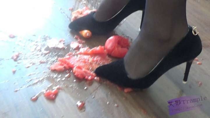 燕子女主模拟男根粉碎