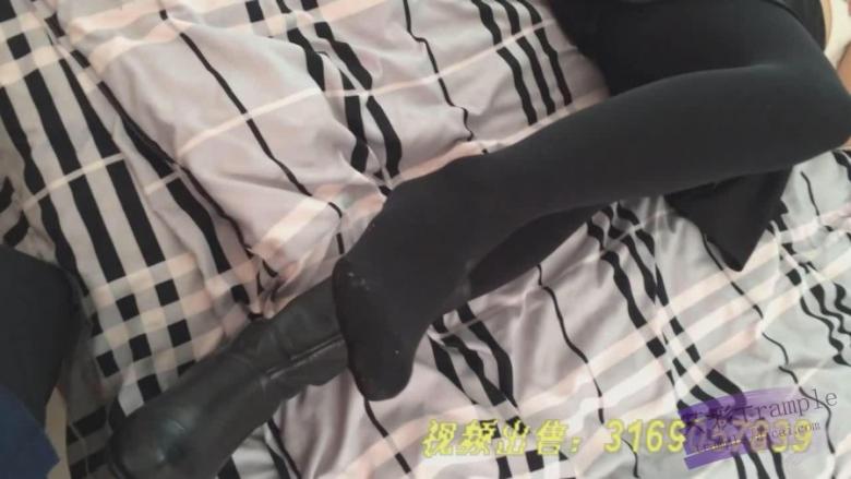 【绝对典藏】双人互闻长靴内的秘密，脚尖的到底是什么？