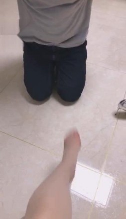 【冷柔s】高跟玉足口水水果盛宴羞辱两王八