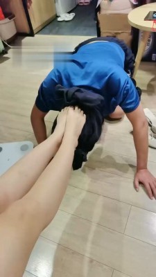 【夏芙】猥琐家政痴迷脚 bf18248