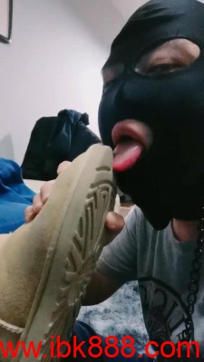 【北京杰哥】脚垫伺候主人舔脏鞋底鞭打 bf23554