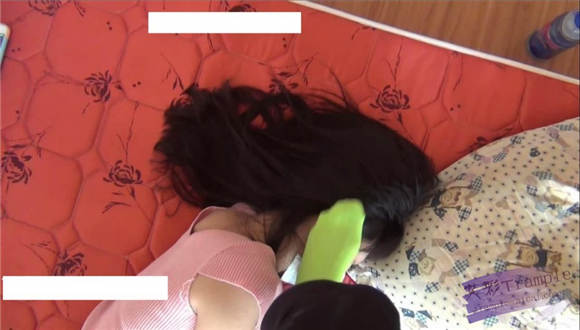 甜儿公主绿棉袜虐踩LULU肚子和脸蛋 G-NV-108