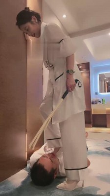 【鑫儿教头】藤条狠抽废物狗 bf15553