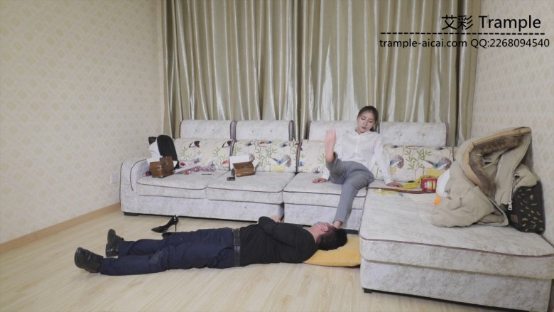 希雨脚耳光调教同事