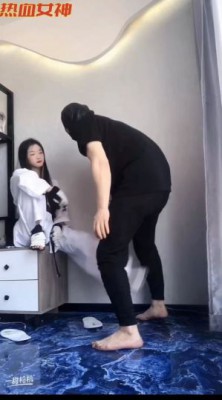 18岁绝美女学生s跆拳道暴力美脚踹烂贱M狗裆-18岁学生S跆拳道踢裆调教 YC-220429-5