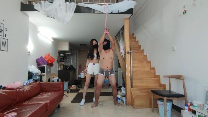 小鱼女神低帮匡威吊绑色魔前任踢爆卵蛋