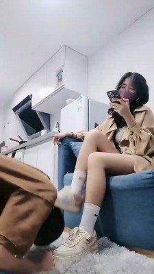 【嘉妮】学生S臭鞋臭袜气味辱狗【双视角版】 bf20078_HD绳艺资源