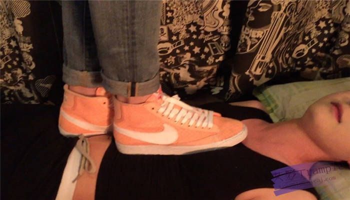 素人髒耐克玩踩女m！