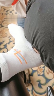 【多多】皮裤御姐胯下舔靴奴 bf21677