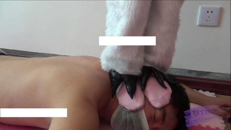 甜儿公主扮演外星人粉色棉袜虐踩地球人