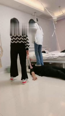 【精神小妹】诺诺带两素人妹妹小白鞋tj bf18084