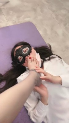 【爱神】发骚女奴狂舔脚 bf22444