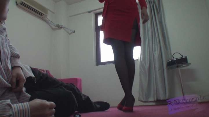 红衣女杀手的任务—含高抬腿踩脖子吐血_HD绳艺资源