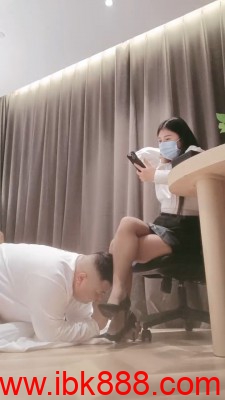 套路直播【嗯哼S】白领高跟黑丝重度耳光抽 bf23414