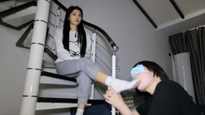 【惑心】贱狗舔我臭白袜