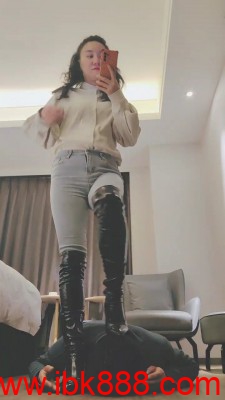 【飞扬女王】长靴御姐S碾压地毯 bf23561