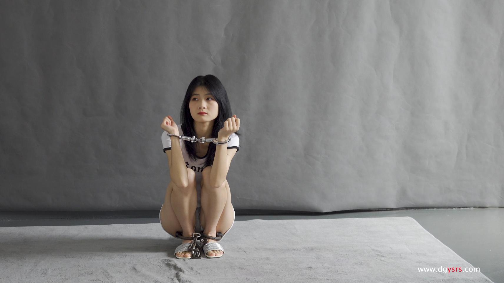 【艺束人生】2023_19期视频 模特欣玥首次体验镣铐