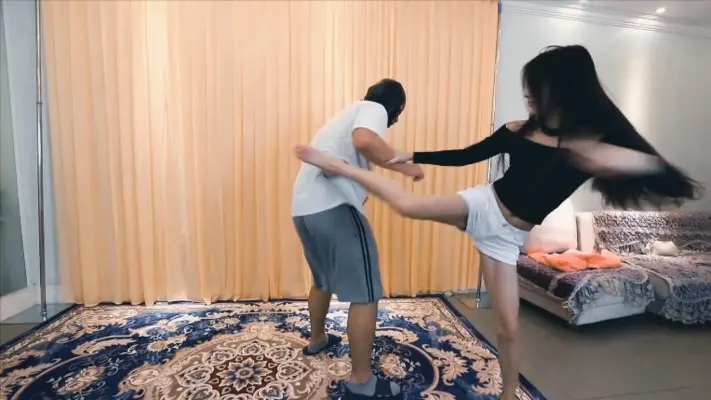 〖H.P.L栖心之栈〗—芷晴腿踢格斗