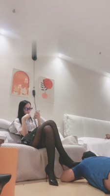 【嘉倪】模特黑丝高跟辱脚垫【完整版】 bf18772