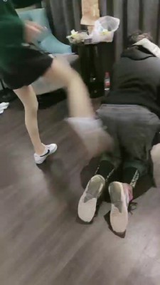 【南茜】小白鞋暴力踢踹 bf23125